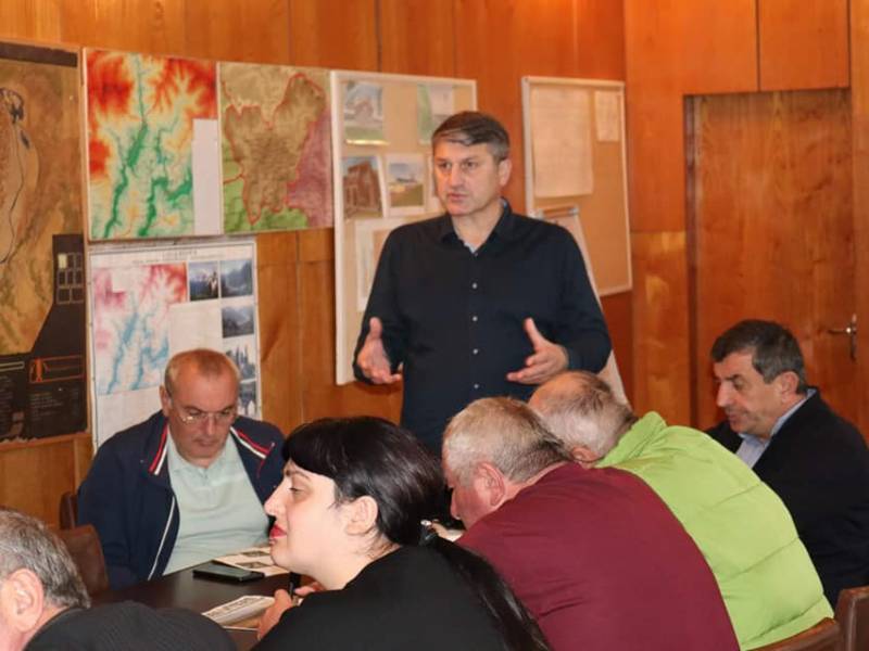 ცაგერის მუნიციპალიტეტის მერმა გიორგი ნემსაძემ სამუშაო თათბირი გამართა მერის...